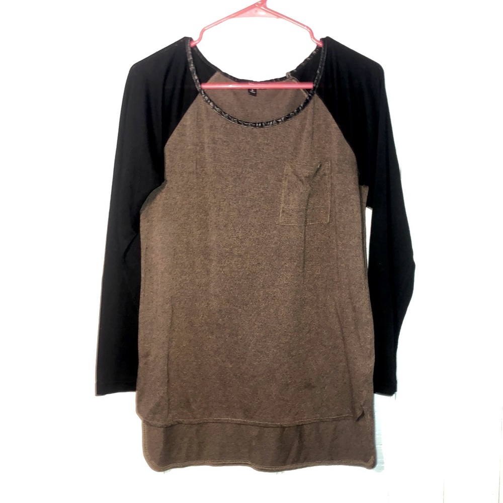 90s grunge rockstar vibes baseball type blouse. S